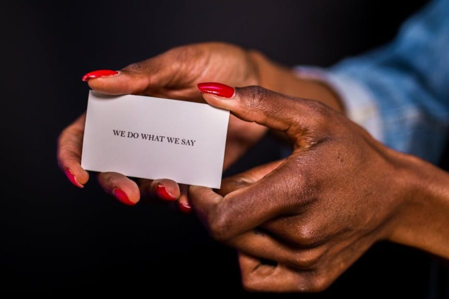 what does a paleontologist do